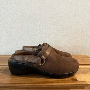 Vionic- NWT Brown Adelaide Suede Mules/Clogs- 9